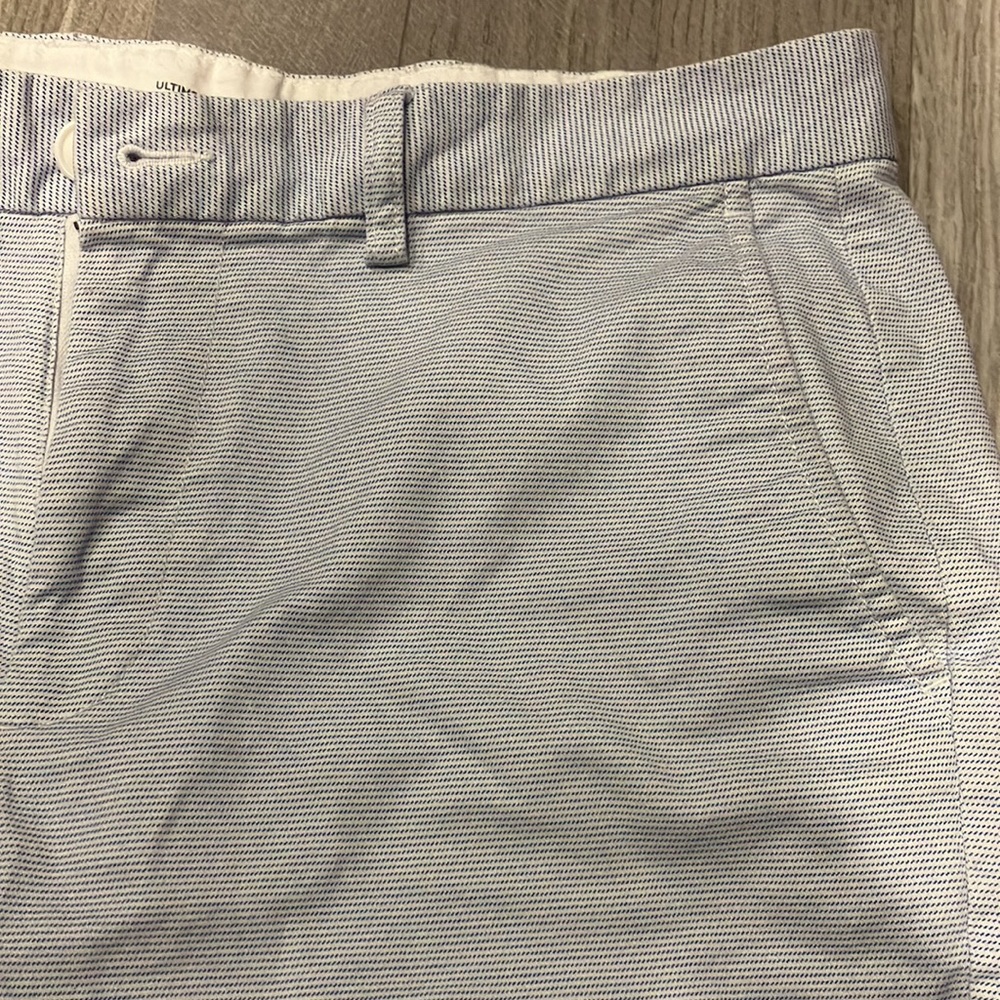 Old Navy Striped Ultimate Slim Shorts - Picture 3 of 4